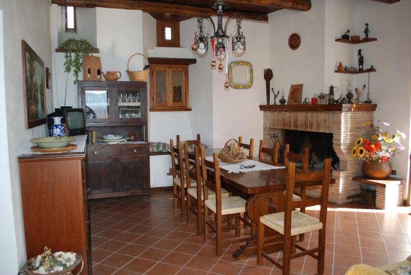 One-Bedroom Apartment image 4