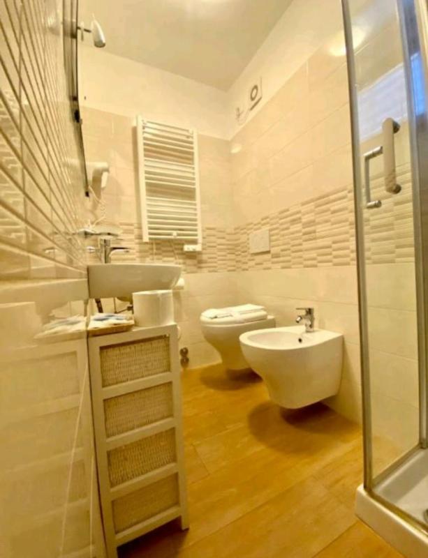 Deluxe Double Room with Balcony image 3