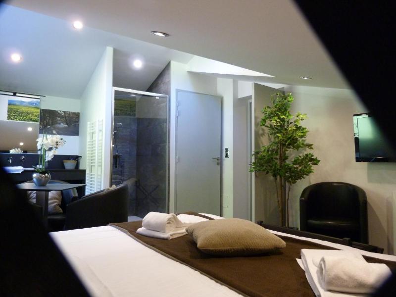 King Room with Mountain View image 4