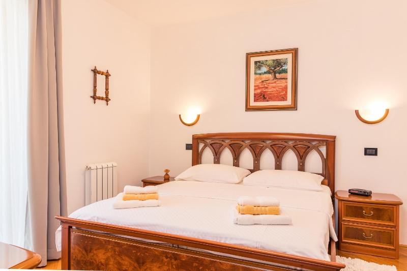 One-Bedroom Apartment with Sea View (2 Adults) image 4