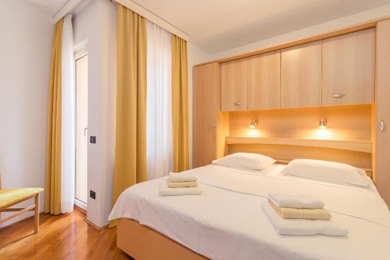 One-Bedroom Apartment with Balcony image 3