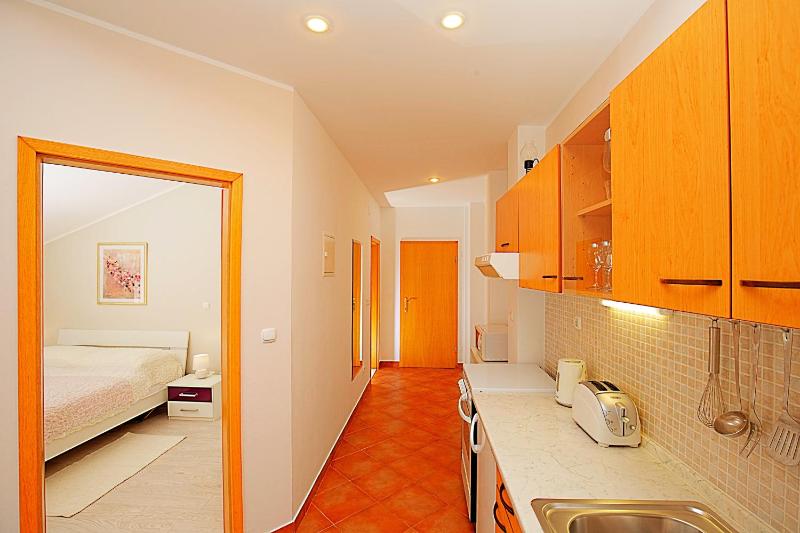 One-Bedroom Apartment with Balcony and Sea View image 4