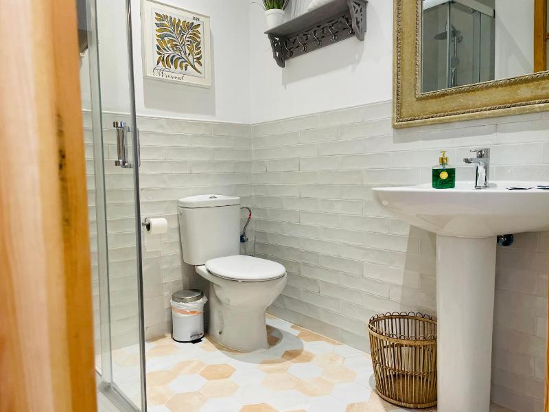 Double or Twin Room image 3