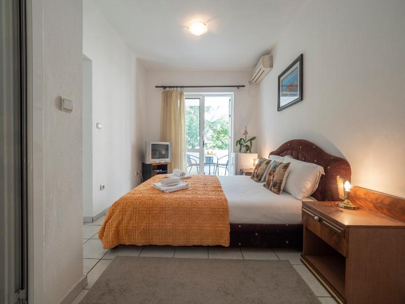 Comfort Triple Room image 2