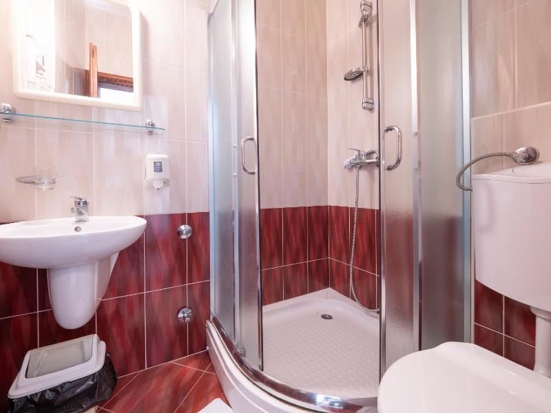 Triple Room with Balcony image 2
