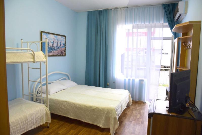Standard Quadruple Room image 3
