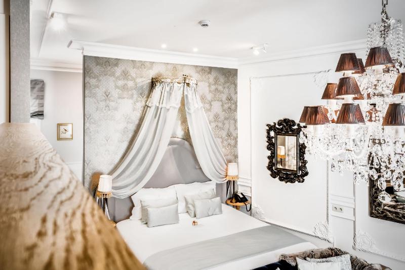 Premium Luxe Suite image 4