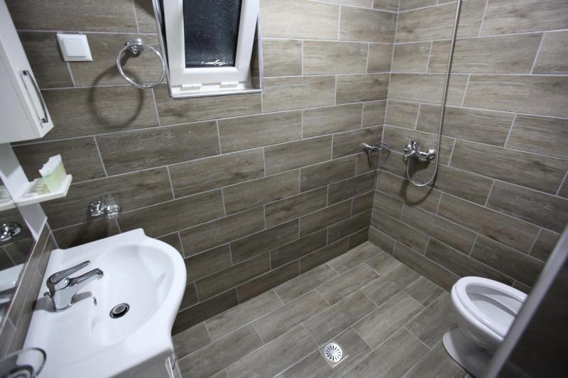 Kuburi Hotel - image 10