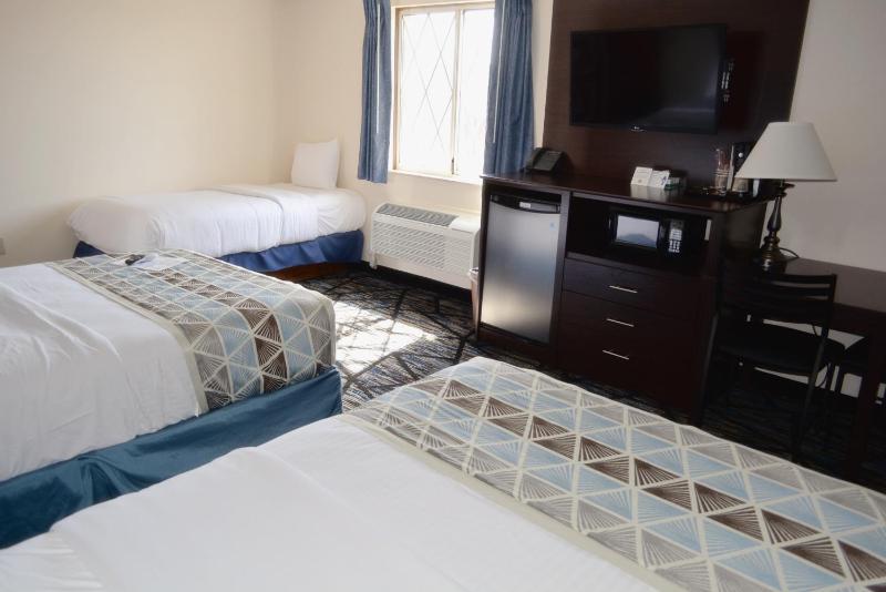 Deluxe Double Room with Extra Bed image 4