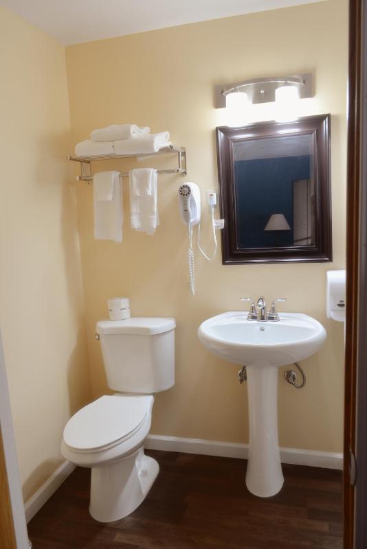 Queen Room image 3