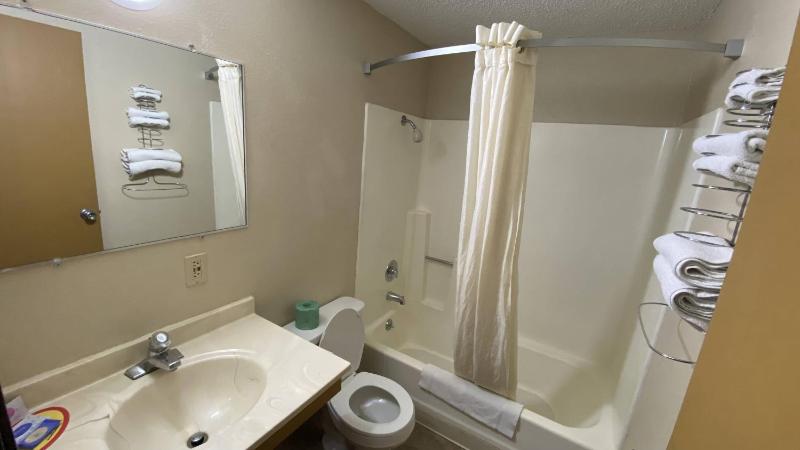 Standard Double Room image 4