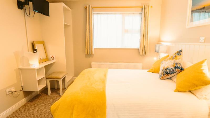 Double Room image 4