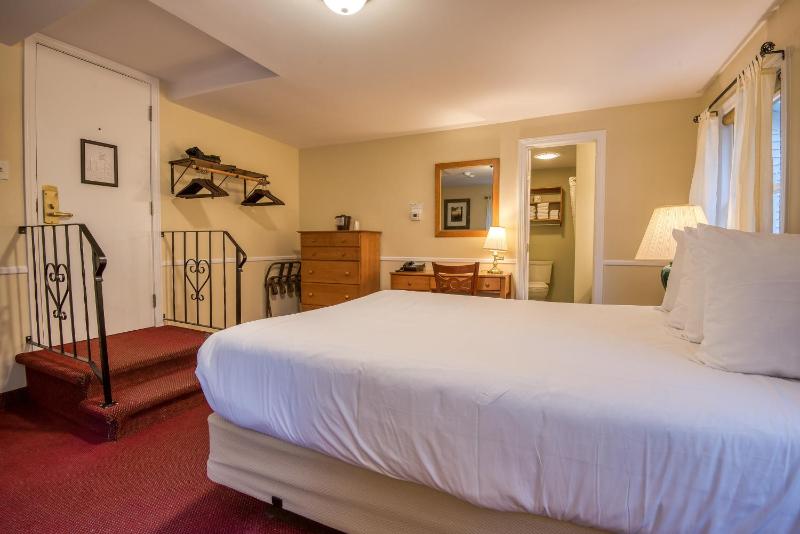 Double Room image 3