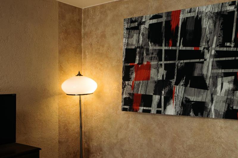 One-Bedroom Apartment image 2