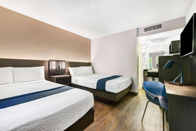 Quadruple Room image 2