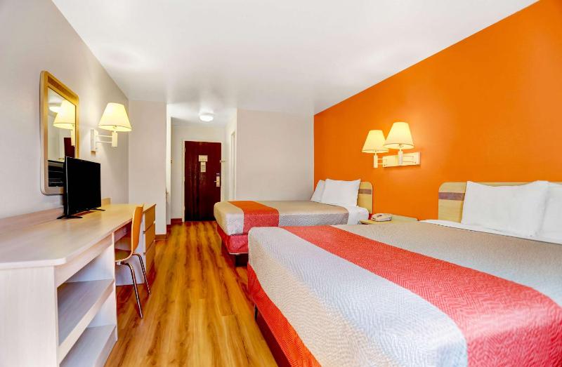 Queen Room with Two Queen Beds - Non-Smoking image 1