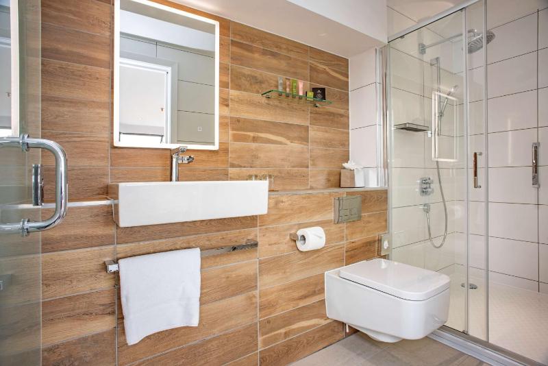 Classic Double Room image 3