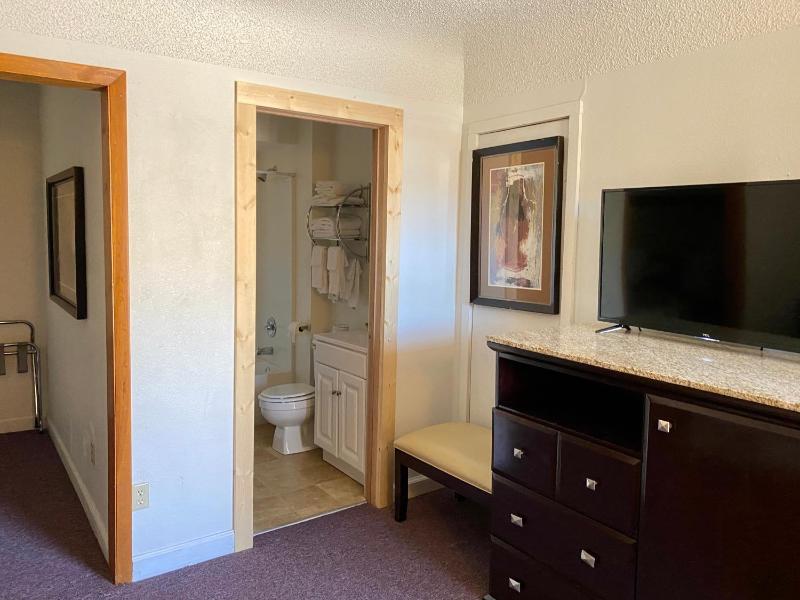 Double Room image 3