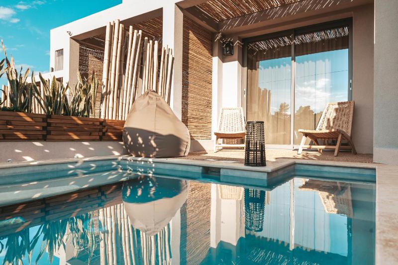 Suite with Private Pool image 3