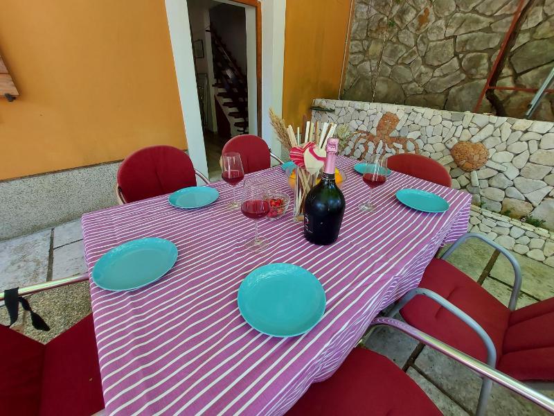 Two-Bedroom Apartment with Patio image 3
