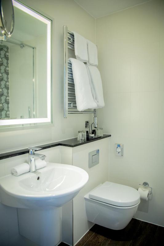 Standard Queen Room image 1