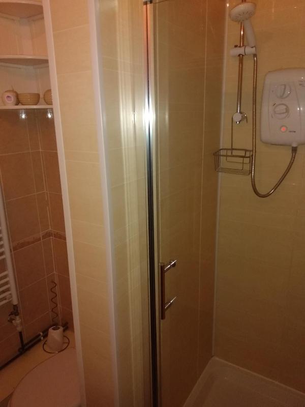 Triple Room with Private Bathroom image 3