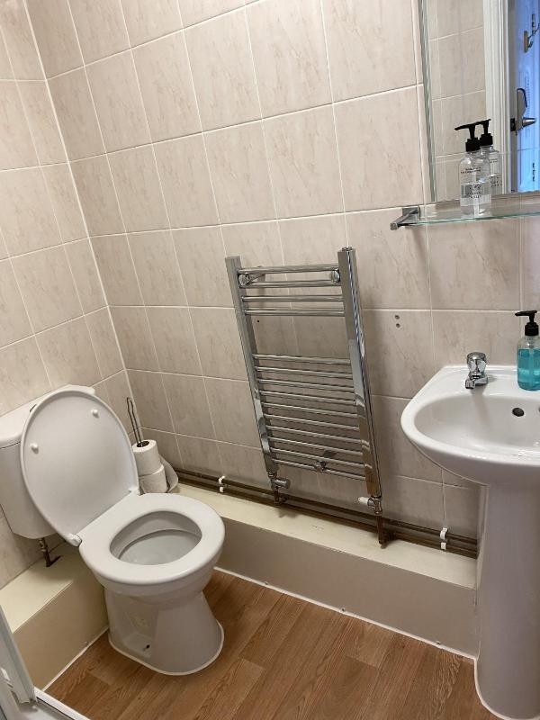 Single Room image 4