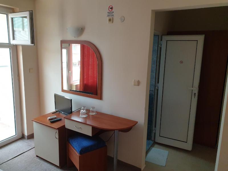 Small Double or Twin Room image 4