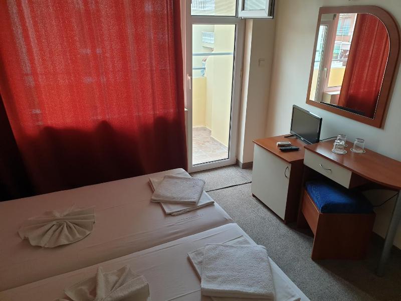 Small Double or Twin Room image 3