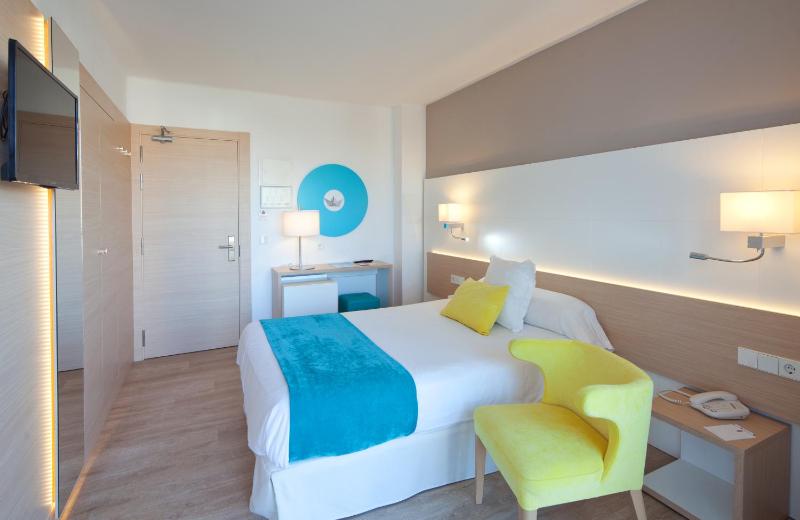 Single Room with Balcony image 1