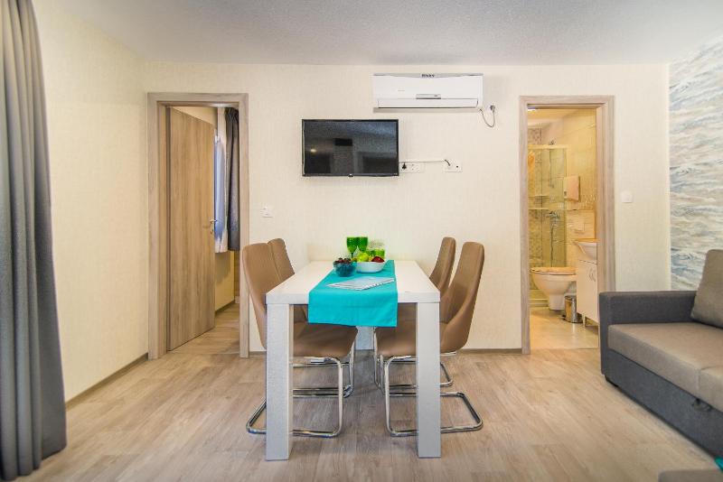Deluxe Mobile Home image 1