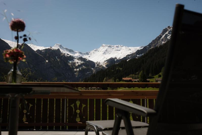 Deluxe Double Room with Balcony image 3