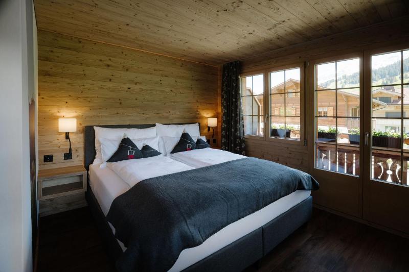 Deluxe Double Room with Balcony image 4