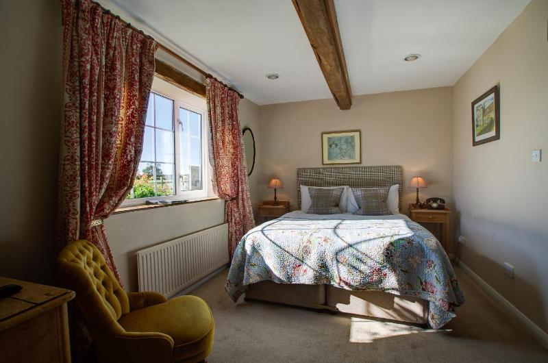 Classic King Room image 2