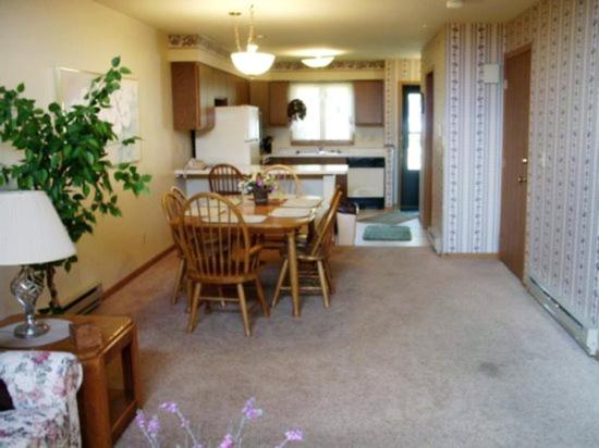 Two-Bedroom Condo image 2