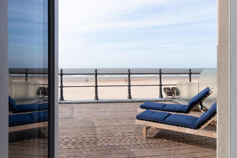 Superior Double Room with Terrace and Sea view  image 4
