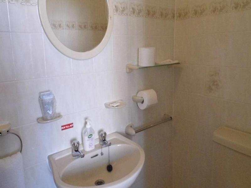 Comfort Triple Room with Shower image 2