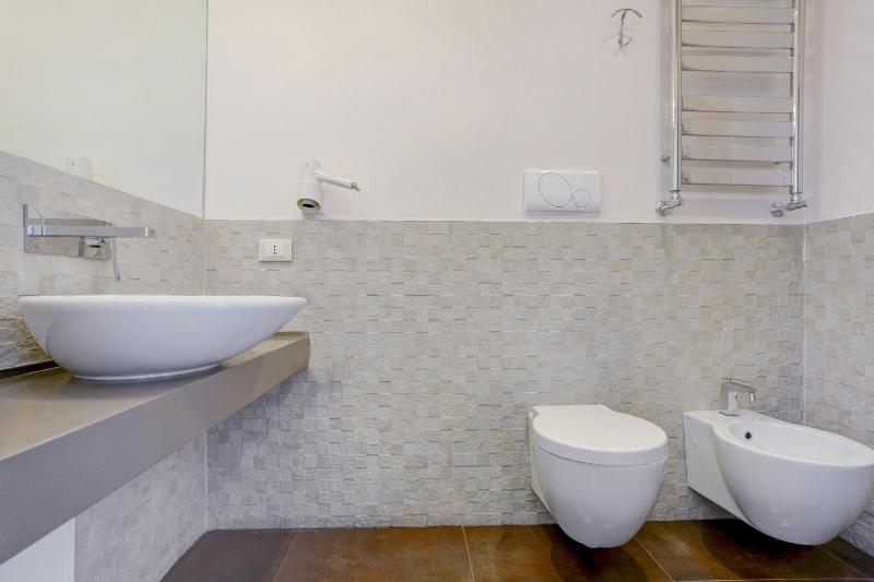 One-Bedroom Apartment image 3