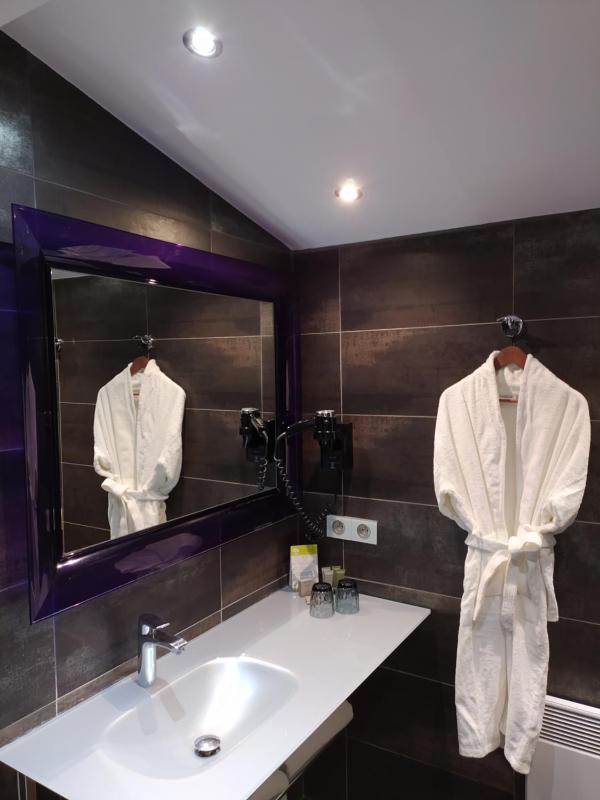 Comfort Room with Pool View image 3