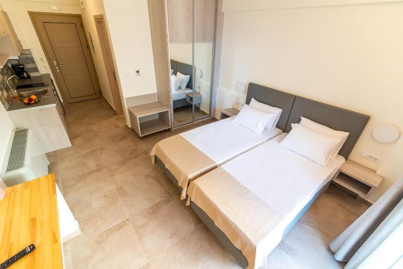Twin Room with Sea View image 4
