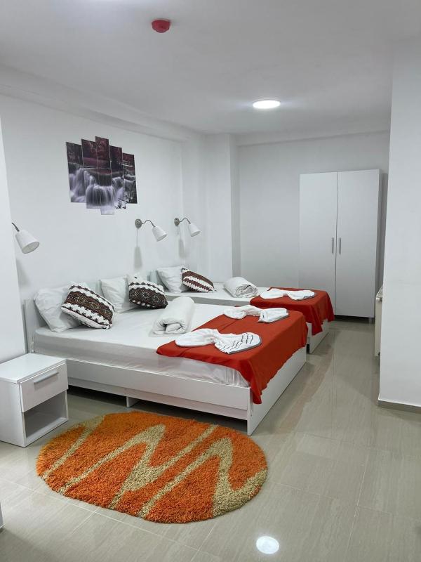 Superior Triple Room image 4