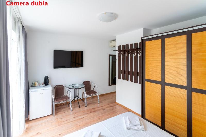 Double Room image 4
