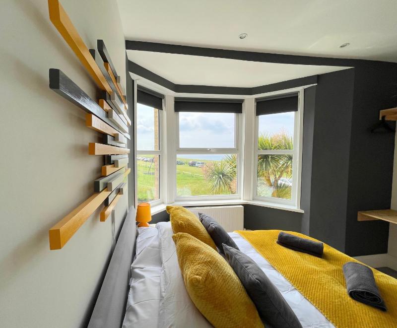 Double Room Ensuite with Sea View image 2