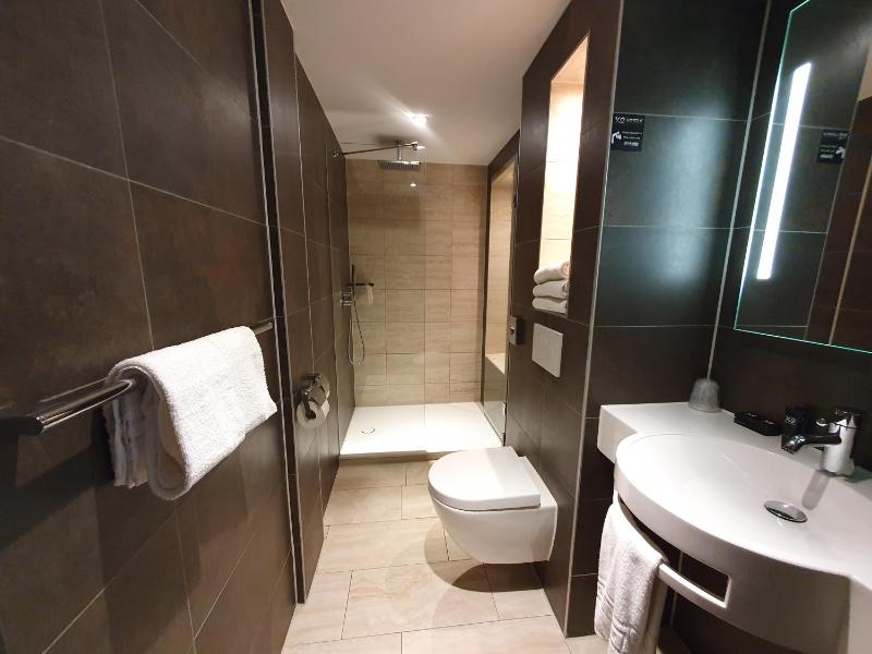 Standard Quadruple Room image 3