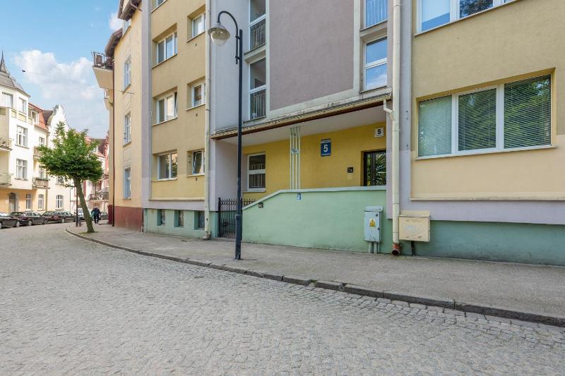 One-Bedroom Apartment image 4