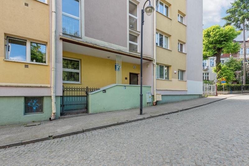 One-Bedroom Apartment image 2