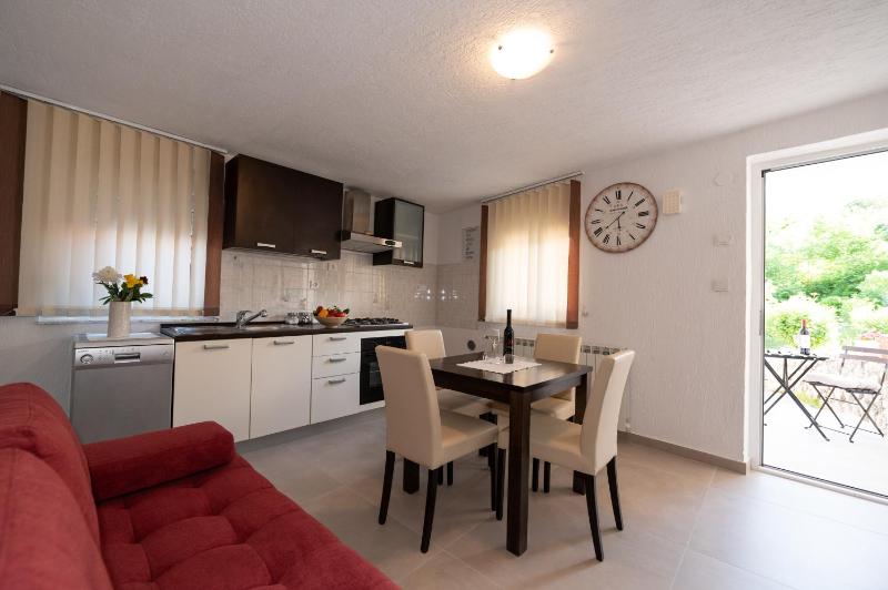 Apartment image 3