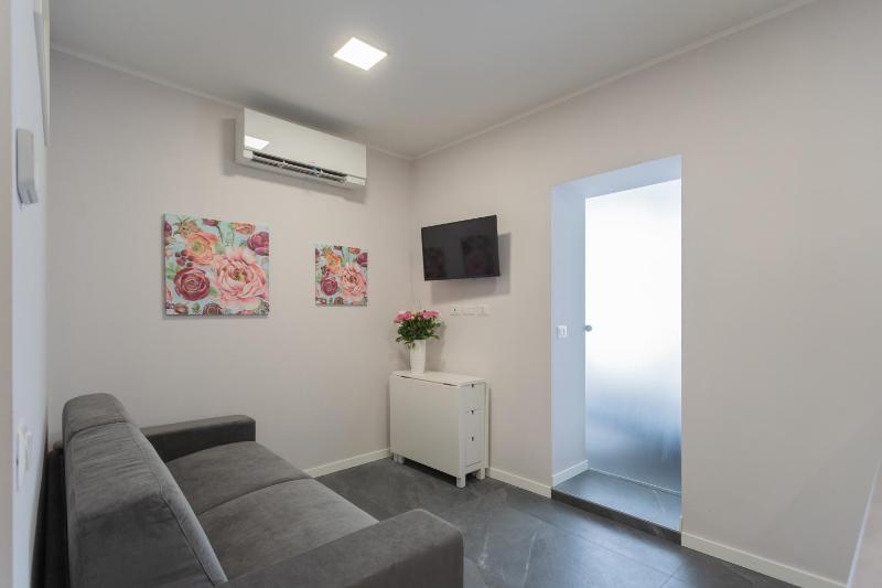 Sant'Agostino Apartments by Rent All Como - image 48