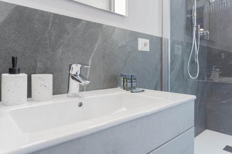 Sant'Agostino Apartments by Rent All Como - image 17