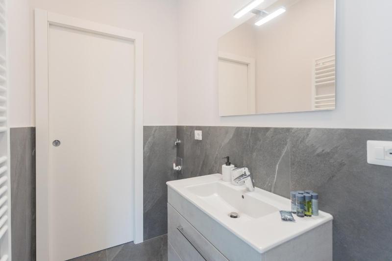 Sant'Agostino Apartments by Rent All Como - image 8